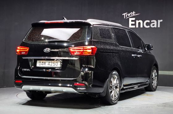 Kia Carnival 9-Seater Noblesse Special — пробег 180 009 км — фото 2 из 5
