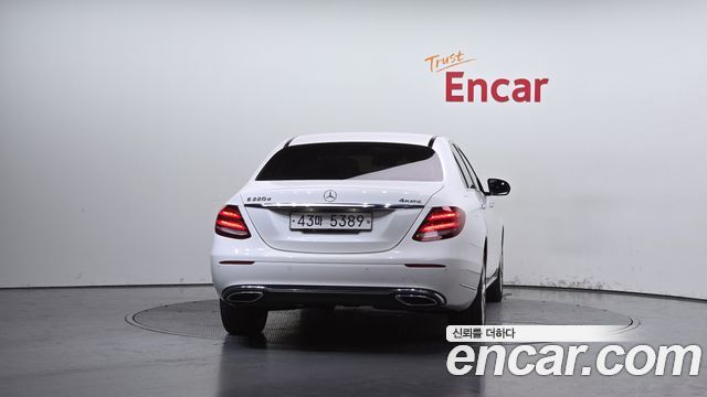 Mercedes-Benz E-Class из Кореи Encar