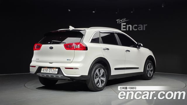 Kia Niro Prestige — пробег 85 601 км — фото 2 из 5