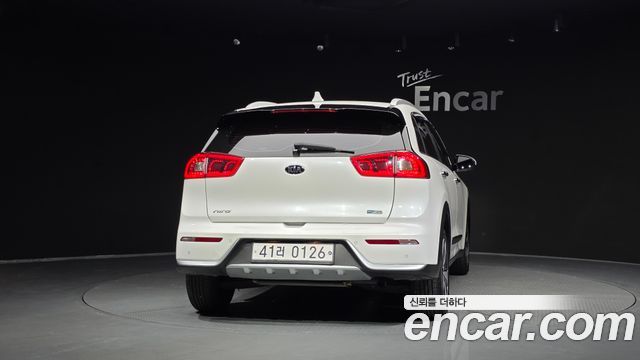 Kia Niro Prestige — пробег 85 601 км — фото 4 из 5