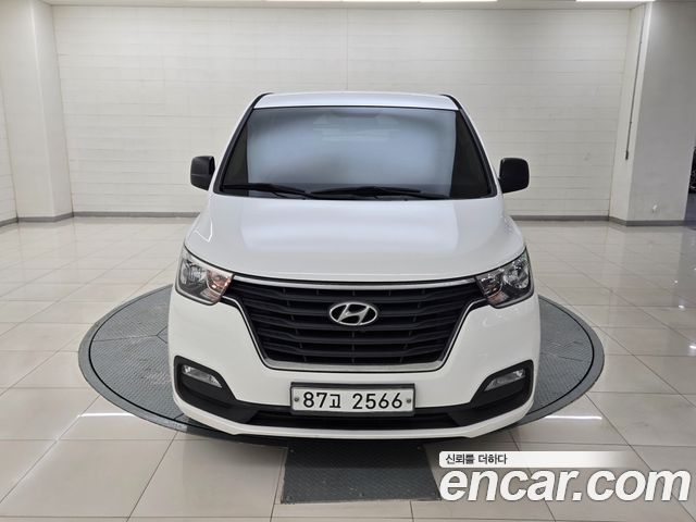 Hyundai Starex Van 5-Seater Modern — пробег 208 000 км — фото 3 из 5
