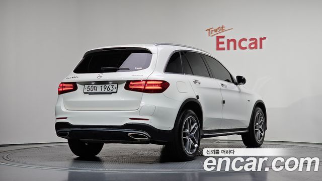 Mercedes-Benz GLC-Class GLC350e 4MATIC AMG Line — пробег 73 049 км — фото 2 из 5