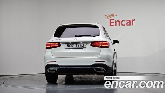 Mercedes-Benz GLC-Class GLC350e 4MATIC AMG Line — пробег 73 049 км — фото 4 из 5