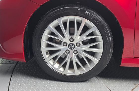 Toyota Camry 2.5 XLE Hybrid — пробег 125 501 км — фото 5 из 5