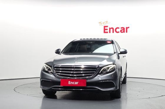 Mercedes-Benz E-Class E220d 4MATIC Exclusive — пробег 82 844 км — фото 3 из 5