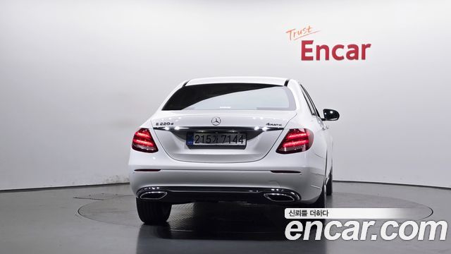 Mercedes-Benz E-Class из Кореи Encar