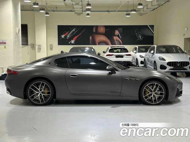 Maserati GranTurismo 3.0 V6 Modena — пробег 6 400 км — фото 3 из 5