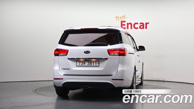 Kia Carnival из Кореи Encar