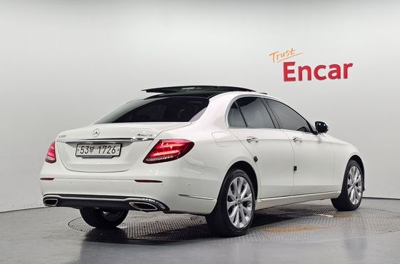 Mercedes-Benz E-Class E300 4MATIC Exclusive — пробег 126 215 км — фото 2 из 5
