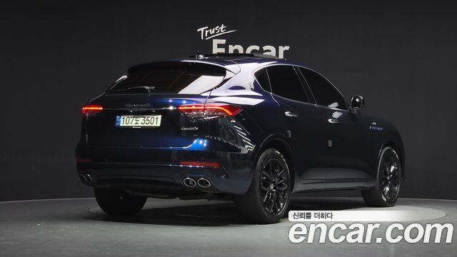 Maserati Levante из Кореи Encar