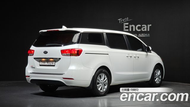 Kia Carnival 11-seater Deluxe — пробег 65 440 км — фото 2 из 5