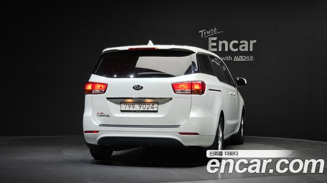 Kia Carnival 11-seater Deluxe — пробег 65 440 км — фото 4 из 5