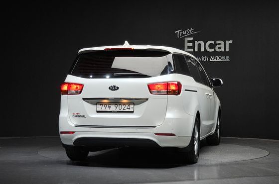 Kia Carnival 11-seater Deluxe — пробег 65 440 км — фото 4 из 5