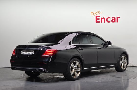Mercedes-Benz E-Class E220d 4MATIC Avantgarde — пробег 293 664 км — фото 2 из 5