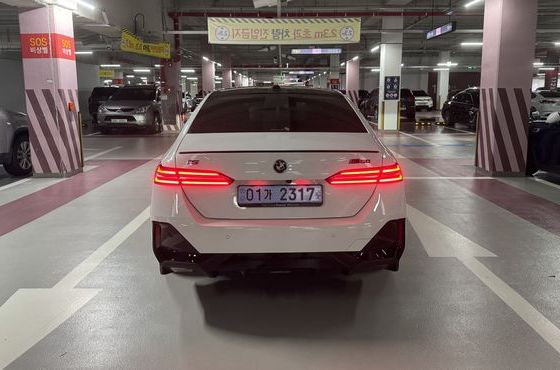 BMW i5 eDrive 40 M Sport — пробег 18 000 км — фото 3 из 5