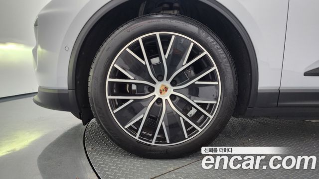 Porsche Macan Base 4 — пробег 46 330 км — фото 5 из 5