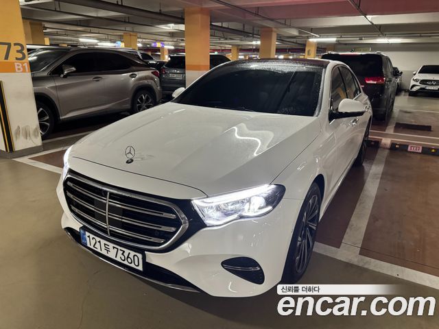 Mercedes-Benz E-Class E300 4MATIC Exclusive — пробег 4 000 км — фото 3 из 5
