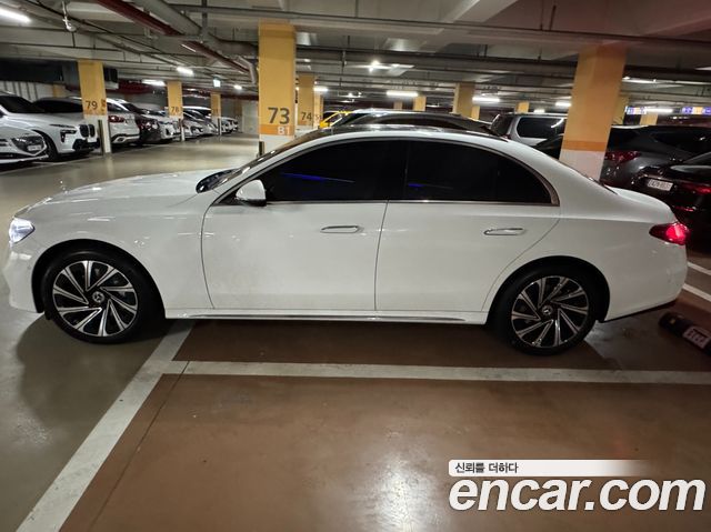Mercedes-Benz E-Class E300 4MATIC Exclusive — пробег 4 000 км — фото 4 из 5