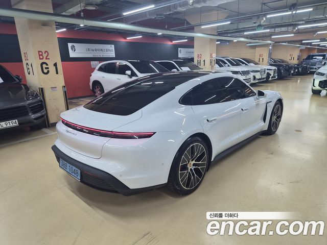 Porsche Taycan 4S — пробег 10 037 км — фото 5 из 5