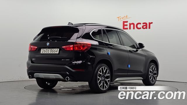 BMW X1 xDrive 20i xLine — пробег 70 734 км — фото 2 из 5