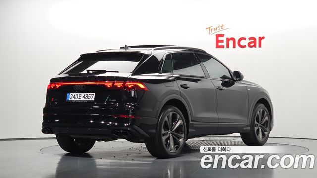 Audi Q8 55 TFSI Quattro Premium — пробег 8 371 км — фото 2 из 5