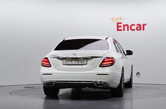 Mercedes-Benz E-Class E220d Avantgarde — пробег 146 734 км — фото 4 из 5