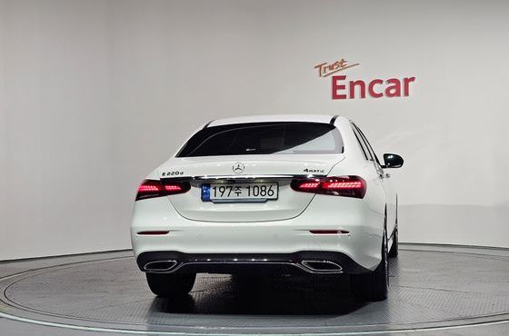 Mercedes-Benz E-Class E220d 4MATIC AMG Line — пробег 33 875 км — фото 4 из 5
