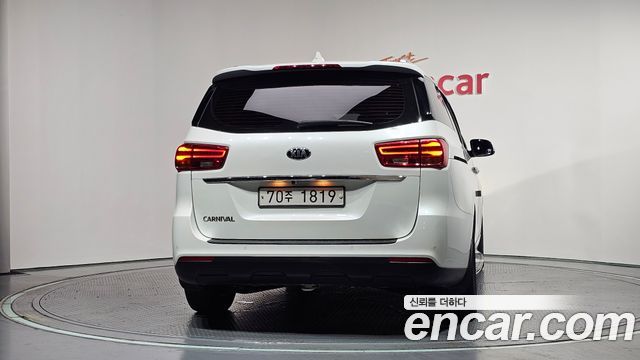 Kia Carnival 11-Seater Prestige — пробег 127 313 км — фото 4 из 5