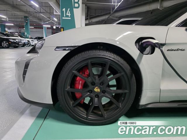 Porsche Taycan GTS — пробег 30 000 км — фото 5 из 5