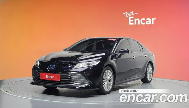 Toyota Camry 2.5 XLE Hybrid — пробег 65 975 км — фото 1 из 5
