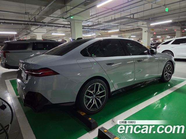 BMW i5 eDrive 40 M Sport — пробег 38 000 км — фото 4 из 5