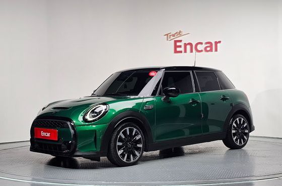 Mini Cooper 5Door Classic Launch Pack Third Generation — пробег 68 960 км — фото 1 из 5