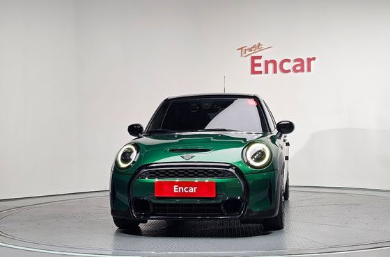 Mini Cooper 5Door Classic Launch Pack Third Generation — пробег 68 960 км — фото 3 из 5