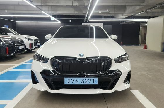 BMW i5 eDrive 40 M Sport — пробег 36 485 км — фото 3 из 5