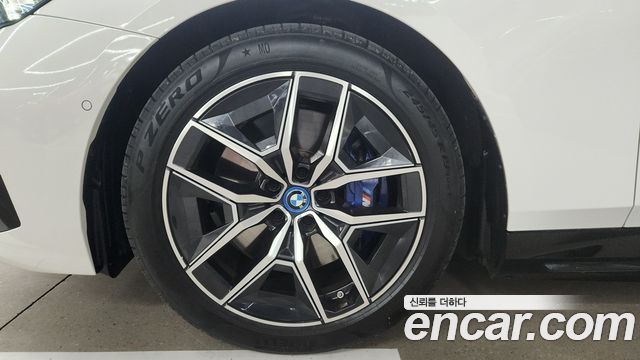 BMW i5 eDrive 40 M Sport — пробег 36 485 км — фото 5 из 5