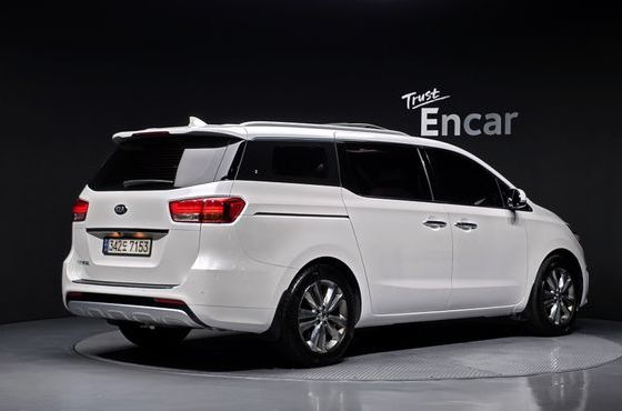 Kia Carnival 9-seater Noblesse — пробег 201 552 км — фото 2 из 5