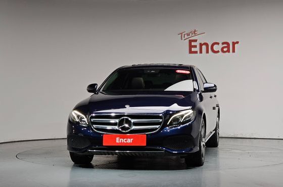 Mercedes-Benz E-Class E220d Avantgarde — пробег 72 059 км — фото 3 из 5