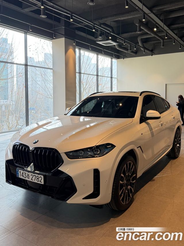 BMW X6 xDrive40i M Sport — пробег 465 км — фото 2 из 5