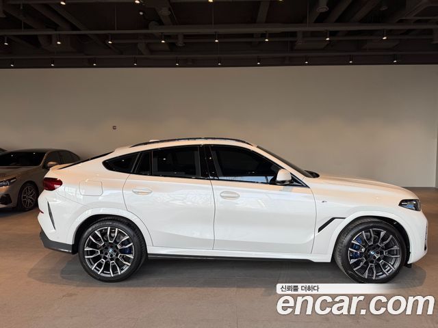 BMW X6 xDrive40i M Sport — пробег 465 км — фото 4 из 5