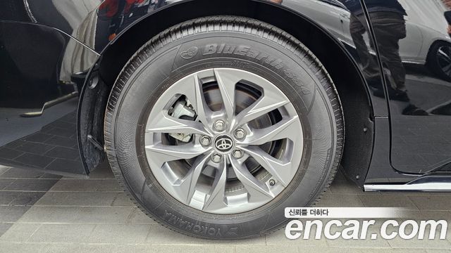 Toyota Sienna 2.5 Hybrid AWD — пробег 715 км — фото 5 из 5