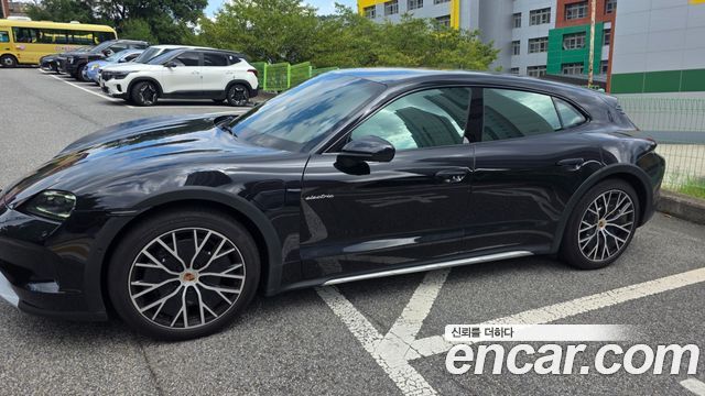 Porsche Taycan 4 Cross Turismo — пробег 22 000 км — фото 2 из 5