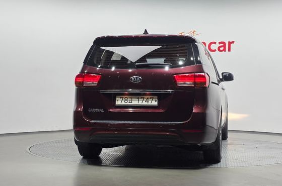 Kia Carnival 11-seater Prestige — пробег 127 892 км — фото 4 из 5