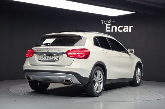 Mercedes-Benz GLA-Class GLA200 d 4MATIC — пробег 99 385 км — фото 2 из 5