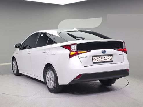 Toyota Prius 1.8 — пробег 72 591 км — фото 2 из 5