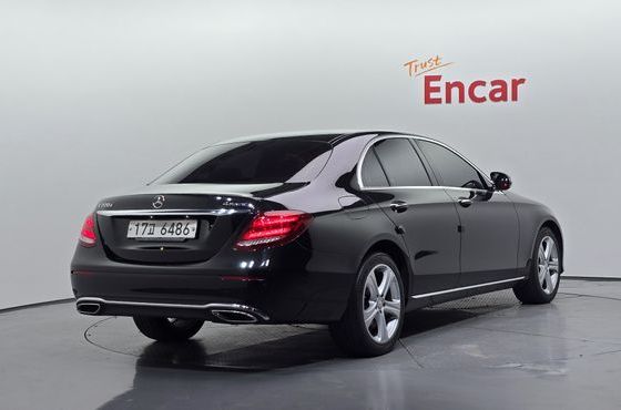 Mercedes-Benz E-Class E220d 4MATIC Avantgarde — пробег 100 441 км — фото 2 из 5
