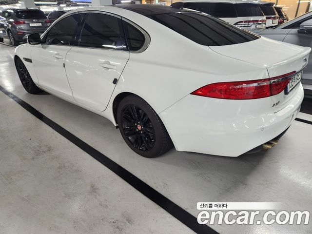 Jaguar XF 20d Portfolio — пробег 94 000 км — фото 2 из 5