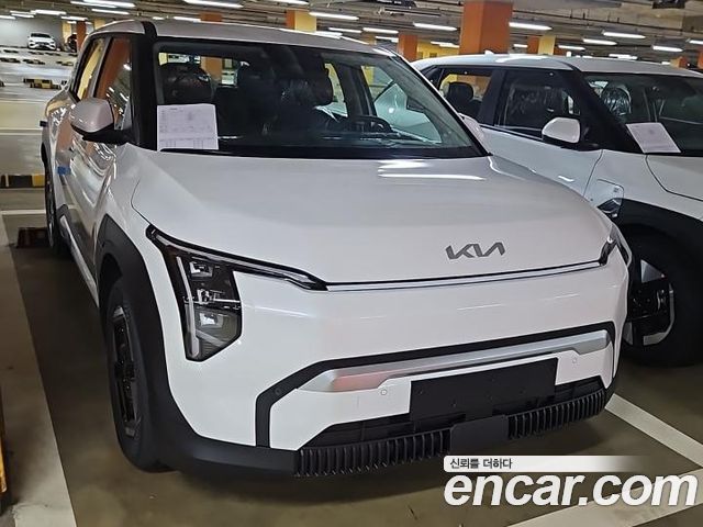 Kia EV3 Long Range 2WD AIr — пробег 1 км — фото 5 из 5