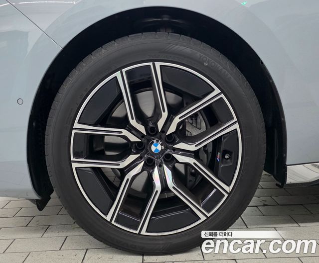 BMW 7-Series 740i xDrive M Sport — пробег 4 200 км — фото 5 из 5