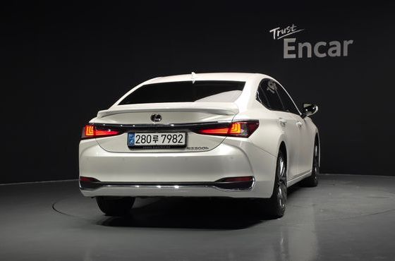 Lexus ES Luxury Plus — пробег 42 526 км — фото 4 из 5