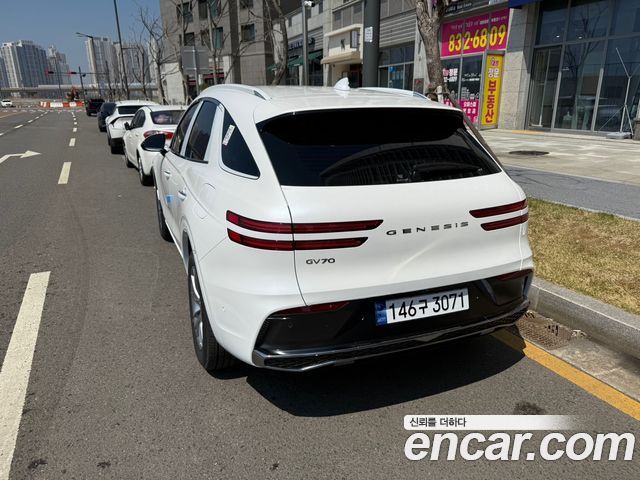 Genesis GV70 2.5T Gasoline 2WD — пробег 4 500 км — фото 4 из 5